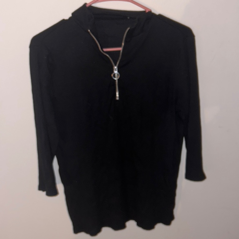 3 quarter length sleeve ribbed top. Great condition